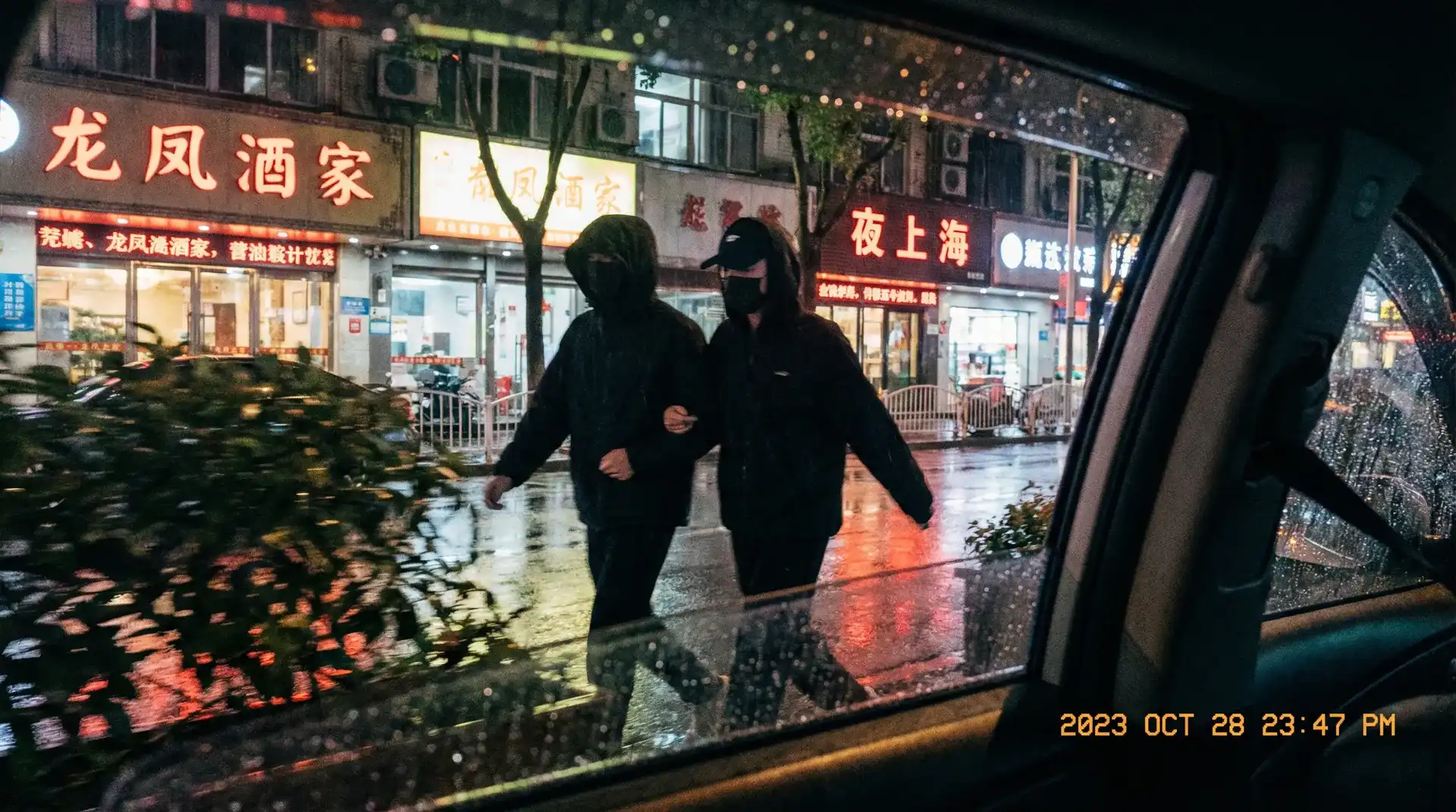 打手枪 - 顶流明星深夜密会现场抓拍照片
